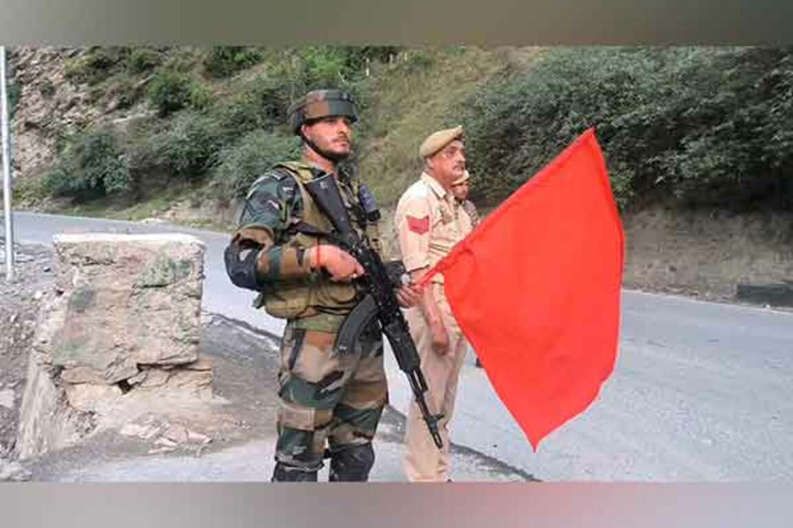 J-K: Indian Army intensifies security measures on NH-44 to thwart terror movement