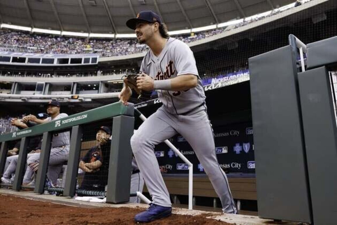 Tigers' Kerry Carpenter (shoulder) on IL after crash in outfield
