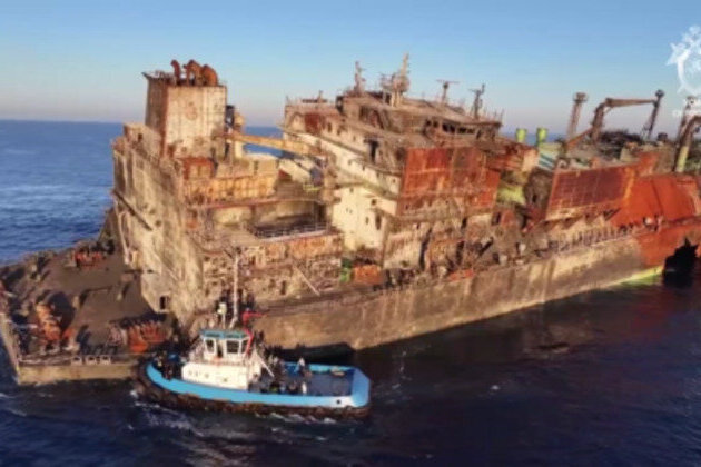 Russian officials inspect LNG tanker allegedly struck by Ukraine near Malta (VIDEO)