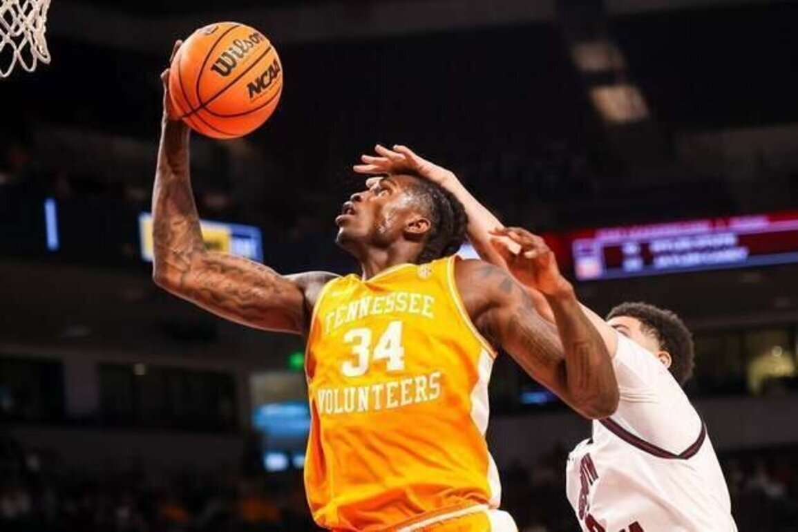 Unlikely scorers lead No. 23 Tennessee to win at South Carolina