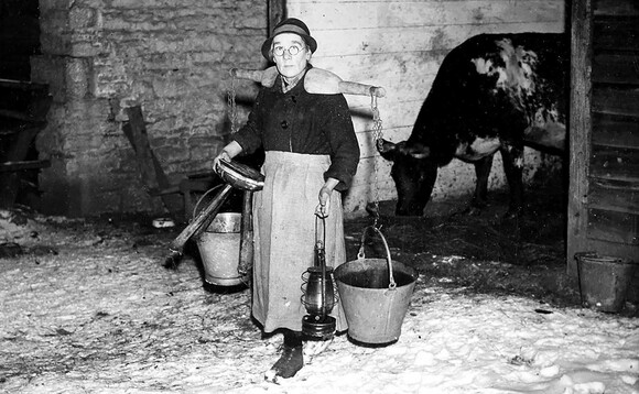 Women s history month classic milking 1945 580x358.jpg