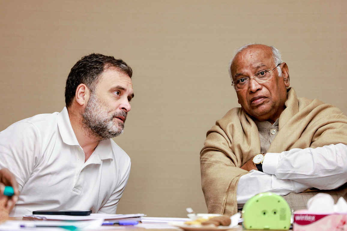 "Looting public for his rich friends": Congress targets PM Modi after CNG price hike in Delhi