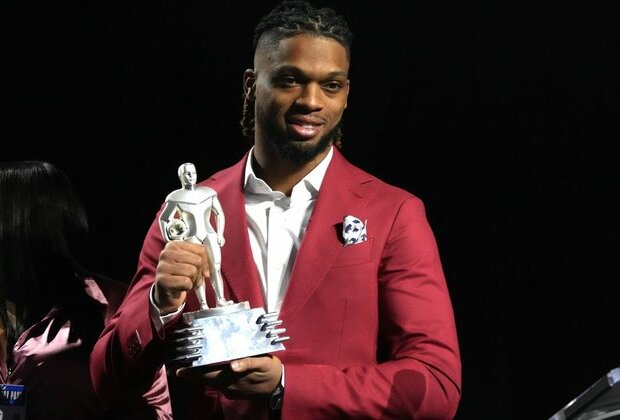 Damar Hamlin wins coveted Alan Page Award