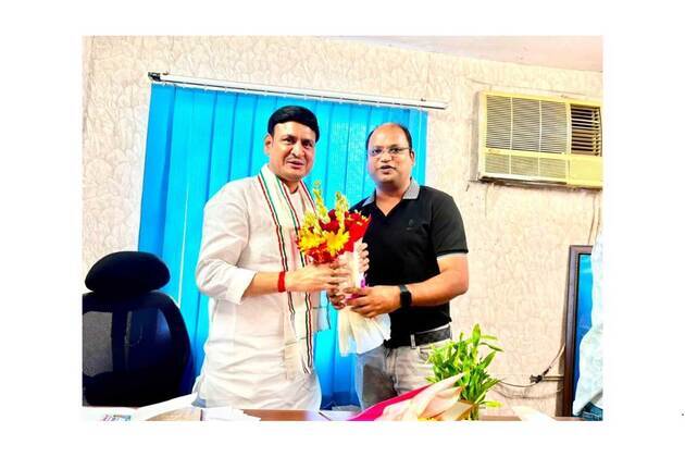 Nikhil Singhal Emerges as Grassroots Leader in Noida, Meets AICC Secretary & UP Co-Incharge Sanjiv Arya