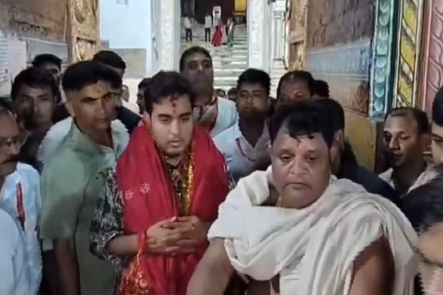 Odisha: Akash Ambani offers prayers at Shree Jagannath Temple in Puri