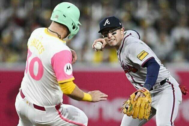 Jake Cronenworth blasts game-winner to lift Padres over Braves