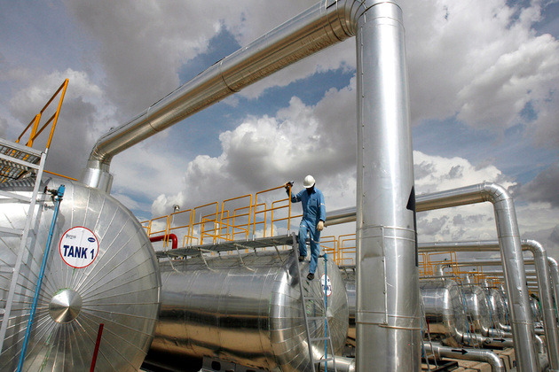 International crude oil defies US sanctions, prices cool off after 5% surge