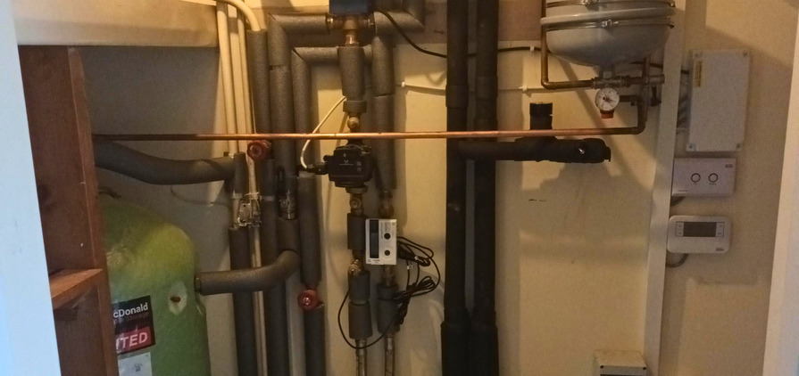 An example of the Kensa Shoebox ground source heat pump install in one of the properties at Lullington Close