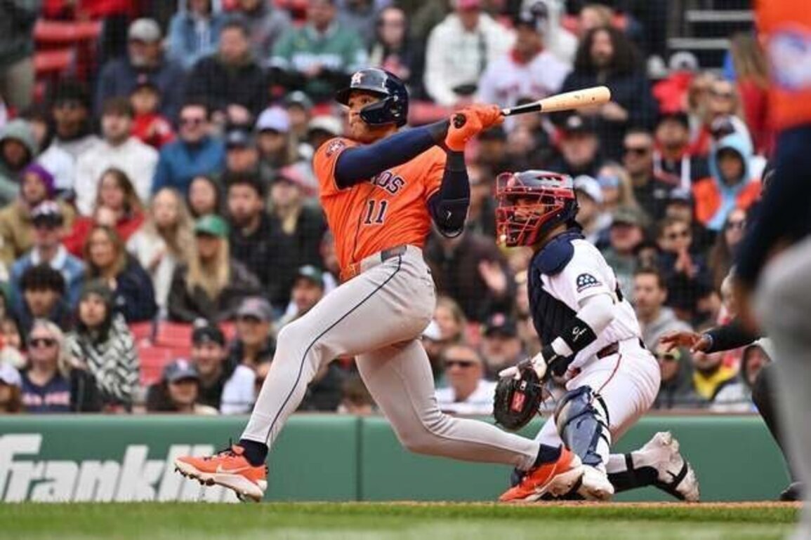 Cam Smith drives in 2 in 10th, Astros edge Red Sox