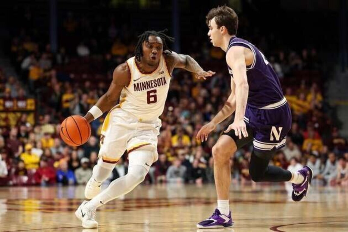 Langston Reynolds the hero as Minnesota edges Northwestern in final seconds