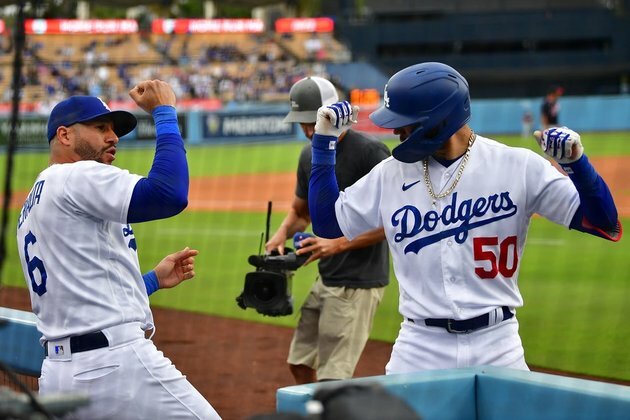 MLB roundup: Mookie Betts belts 2 HRs as Dodgers blast Yankees