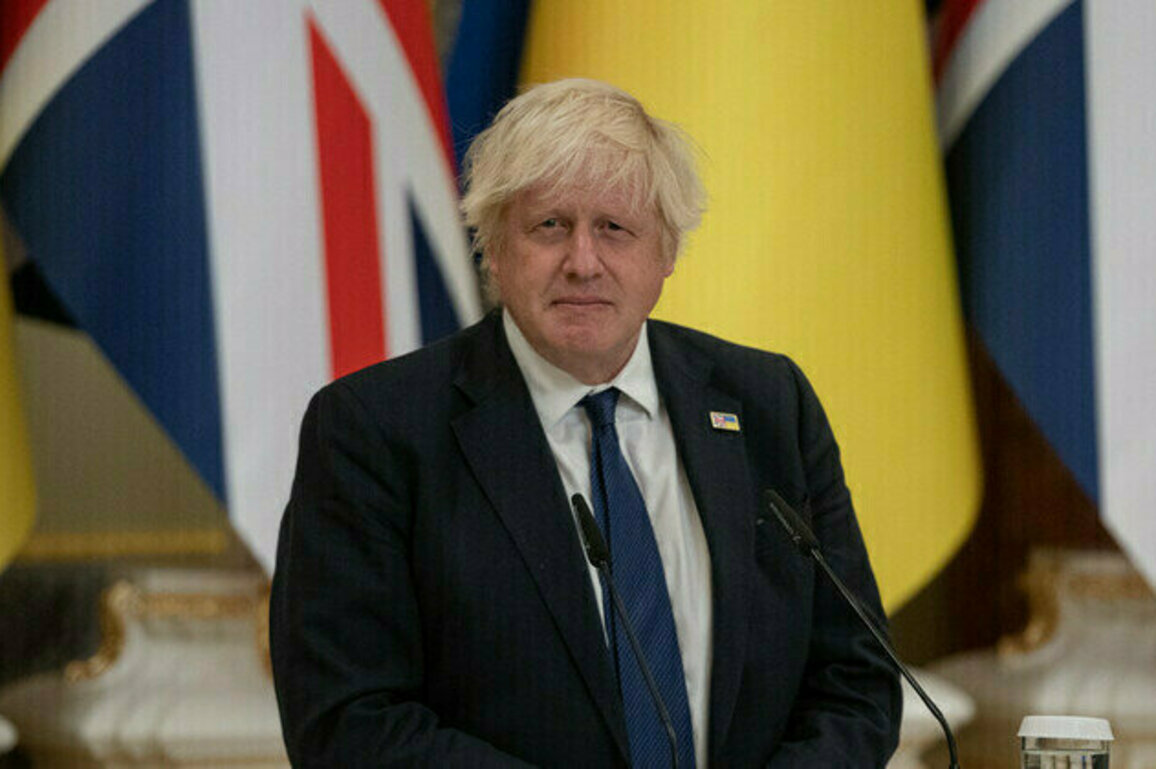 Ex-PM sad Brits losing interest in Ukraine