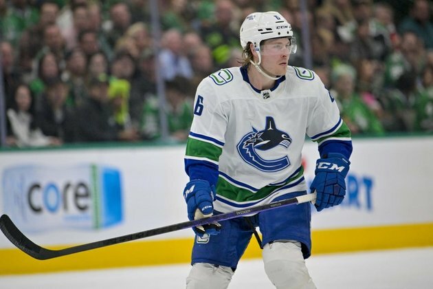 Canucks aim to continue late-season surge vs. Blackhawks