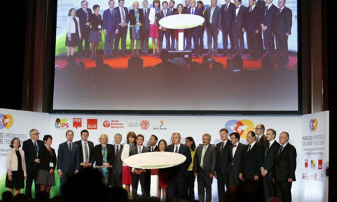 World split over carbon-cutting in climate battle World split over carbon-cutting in climate battle