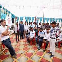 "Wanted Behenji to fight elections with us": says Rahul Gandhi; Mayawati retorts with "casteist Congress"