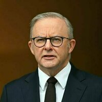 Anthony Albanese gains in Newspoll, but the race remains neck-and-neck