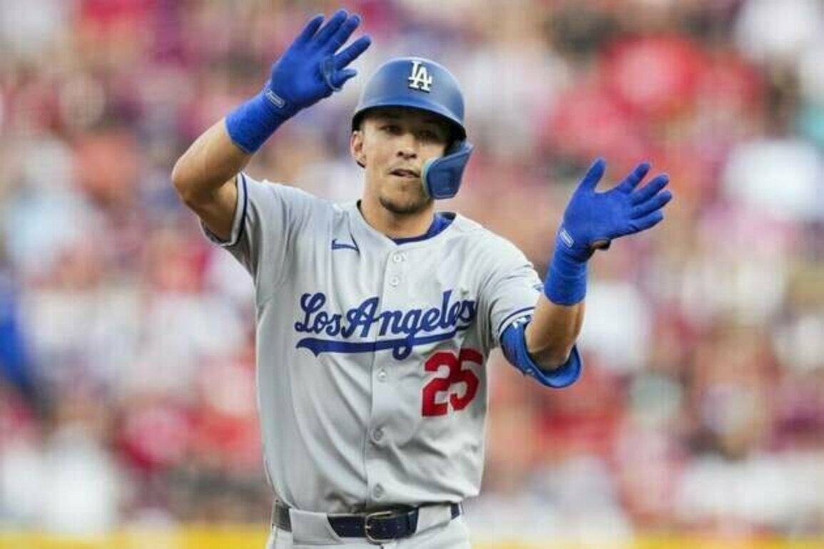 Will Smith drives home game-winner as Dodgers rally past Reds