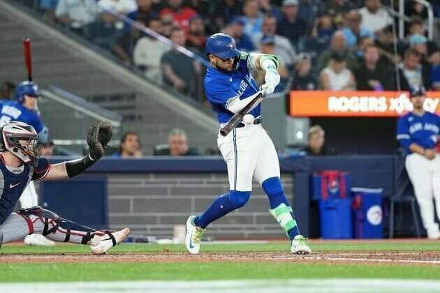 Majors' top two teams meet as Brewers open set vs. Blue Jays