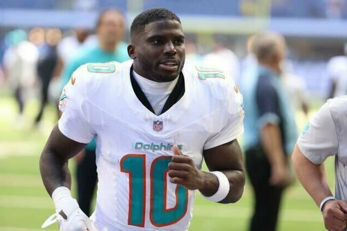 Dolphins' Tyreek Hill opts to not address wife's abuse allegations