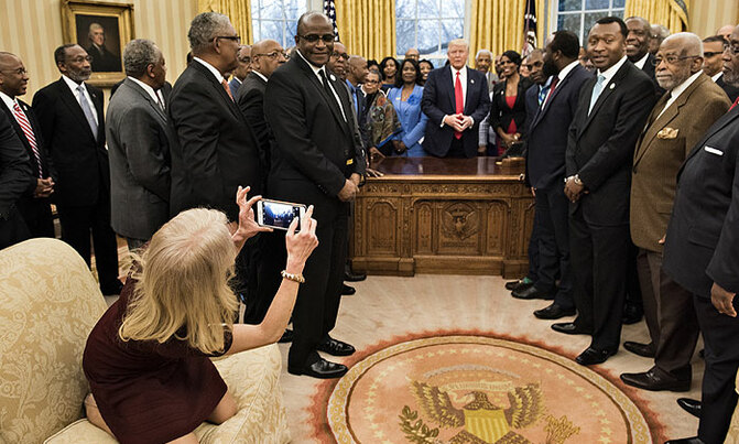 Trump aide under fire for kneeling on White House sofa Trump aide under fire for kneeling on White House sofa