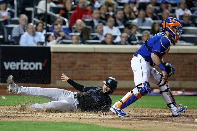 Eduardo Escobar drives in 5, Mets move back into 1st
