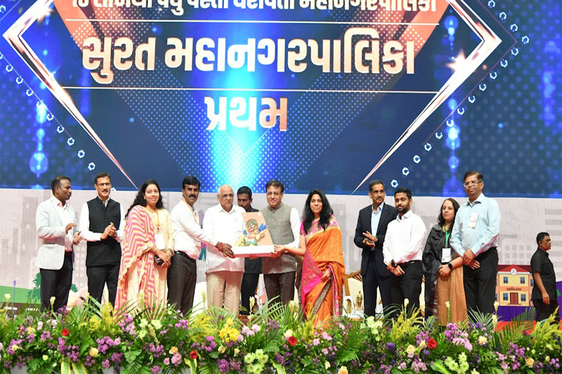 Gujarat CM presents 'Nirmal Gujarat Awards' to 8 Municipal Corporations, 16 Municipalities