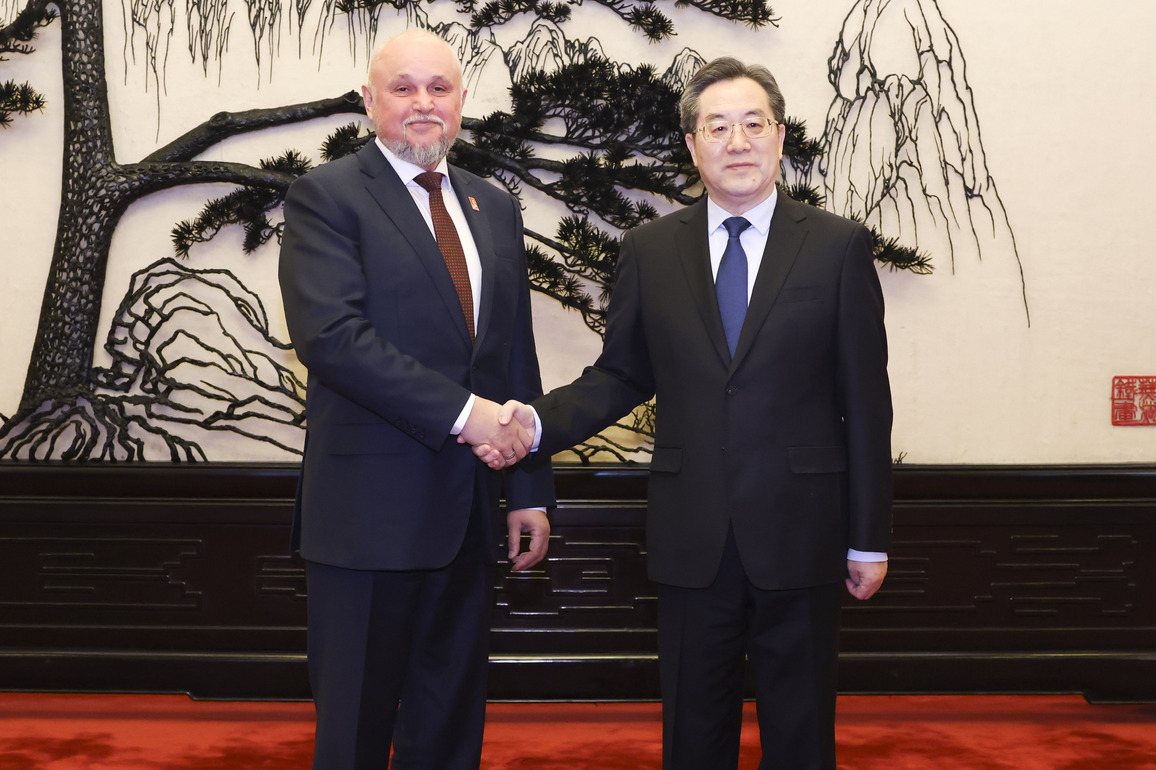 CHINA-BEIJING-DING XUEXIANG-RUSSIAN ENERGY MINISTER-MEETING (CN)