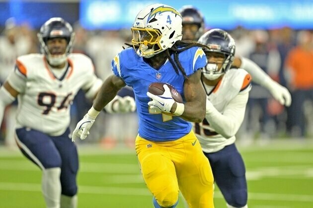Reports: Chargers set to release RB Gus Edwards