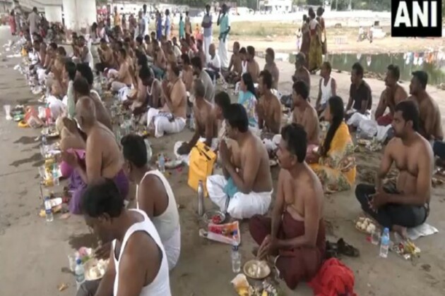 Tamil Nadu: Hundreds of devotees perform sacred Pitru Karma Puja in Madurai
