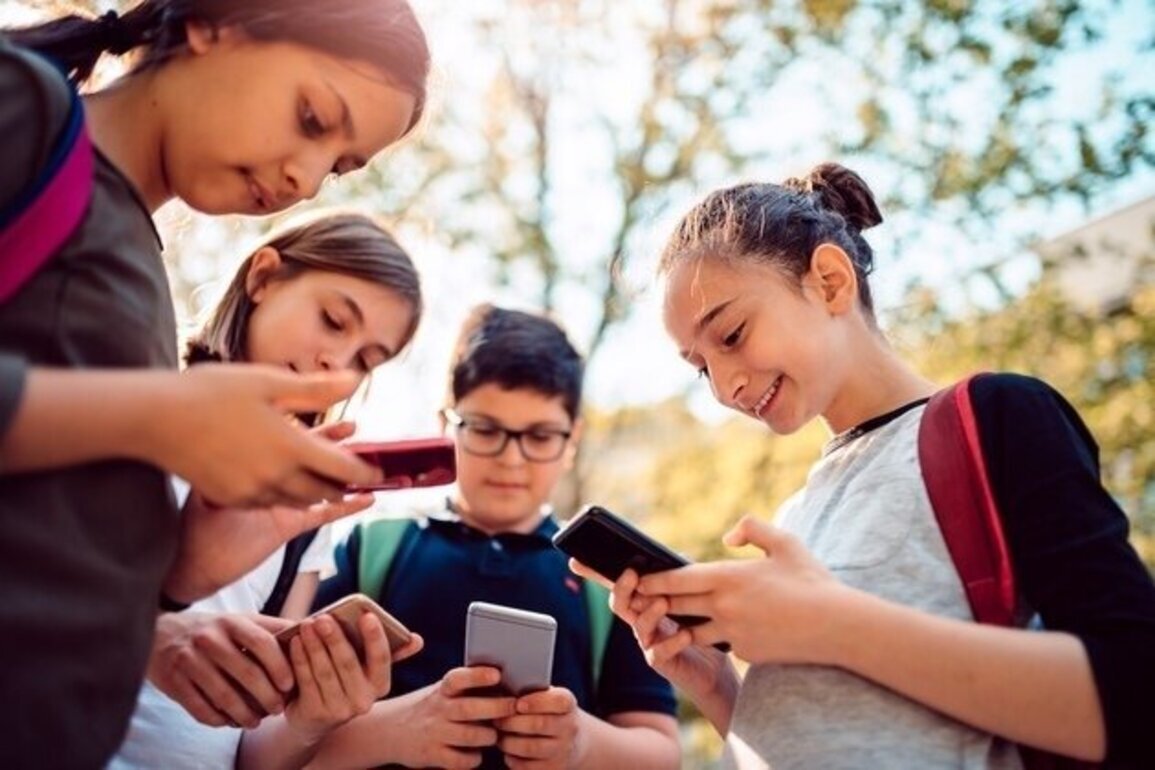 House advances social media limits for Hoosier minors