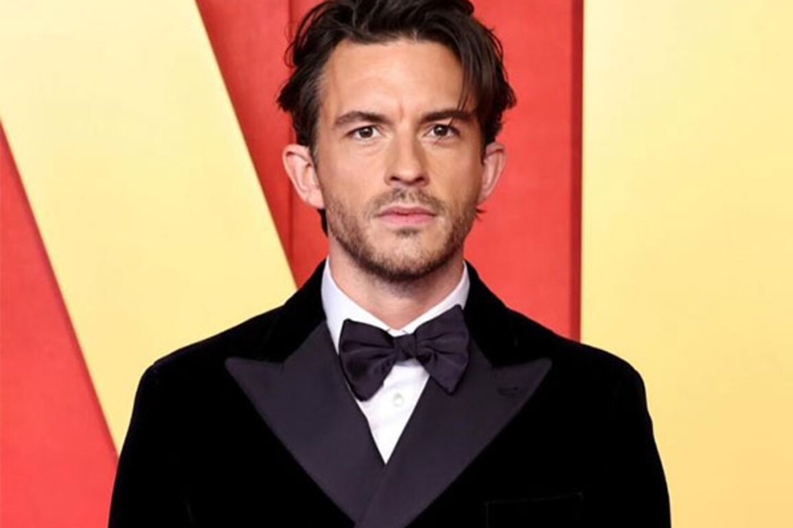 Jonathan Bailey announces break from acting