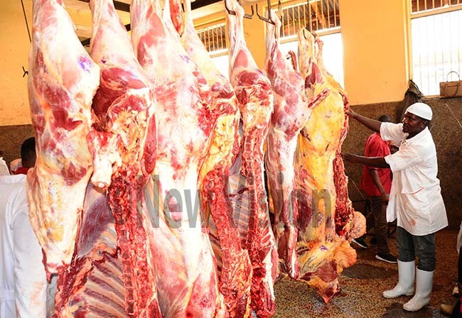  buuphian ulumba a butcher showing the quality of meat at eat arkers under their association the call upon overnment to consider them in li and as market as the country promotes local content his was ctober 15 2019hoto by amadhan bbey 