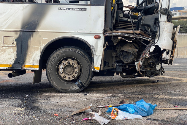 (SpotNews)SOUTH AFRICA-GAUTENG-ACCIDENT-BUS OVERTURN