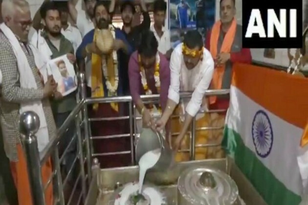 Fans in Varanasi pray for India's win in Champions Trophy final