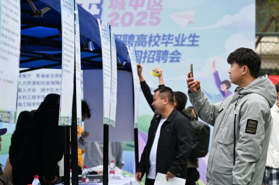 Update: China's job market resilient amidst headwinds