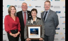  Farming Legends of the Year Kevin and Rhonda Butler (centre) with WFI's Nicolla Eley and Kent Hannam.