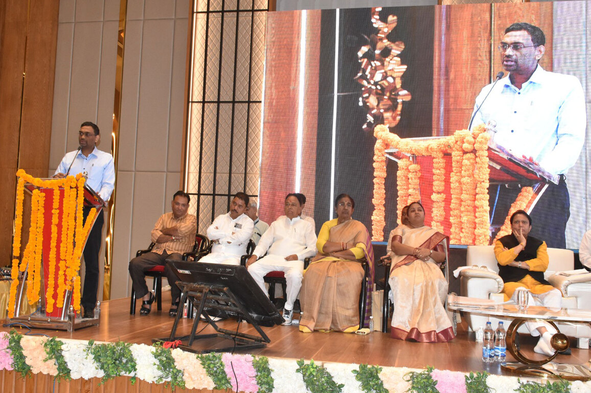 District level 'Vibrant Gujarat Regional Conference' program held in Himmatnagar
