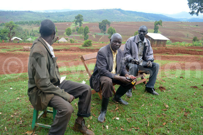  enet elders in a meeting near the land offered to resettle enetapsegek 