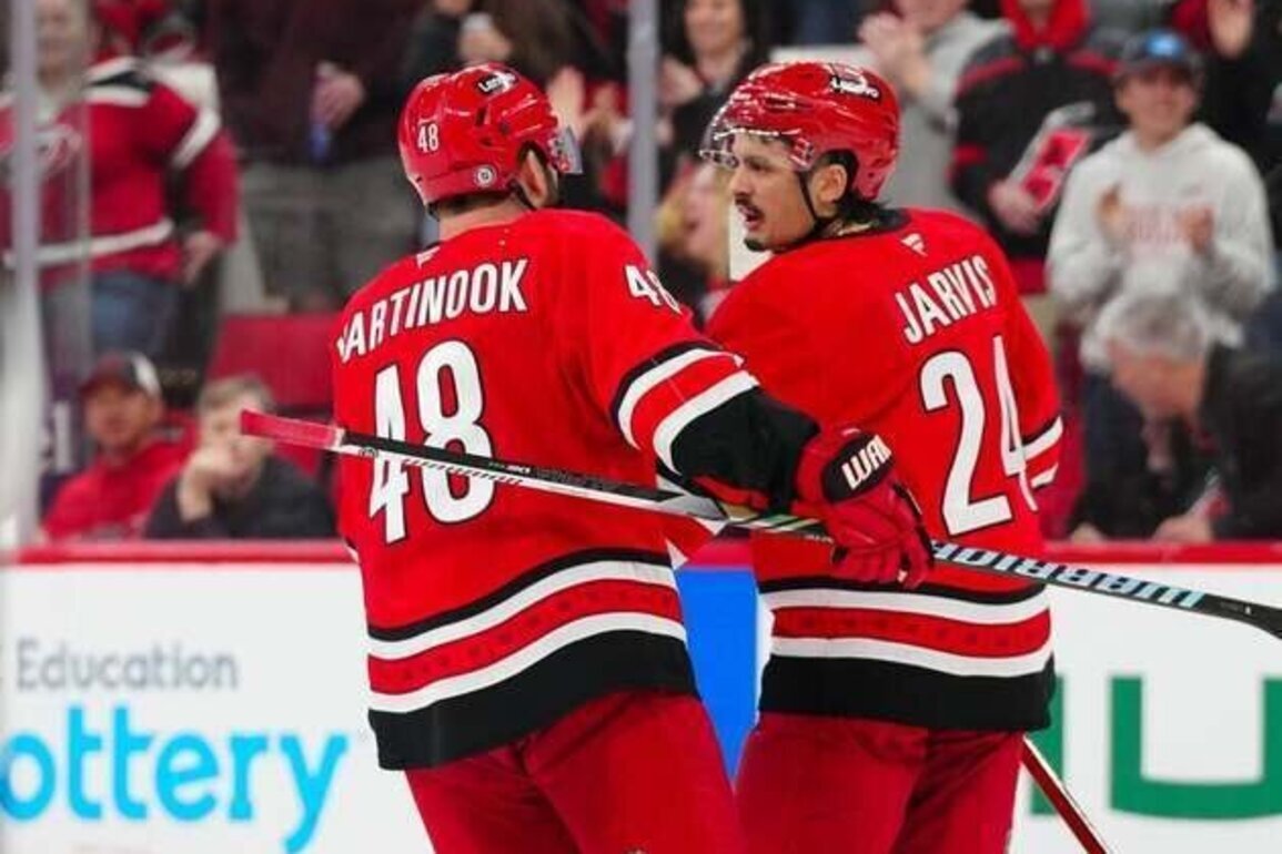 Rangers' post-Panarin era begins with streaking Canes
