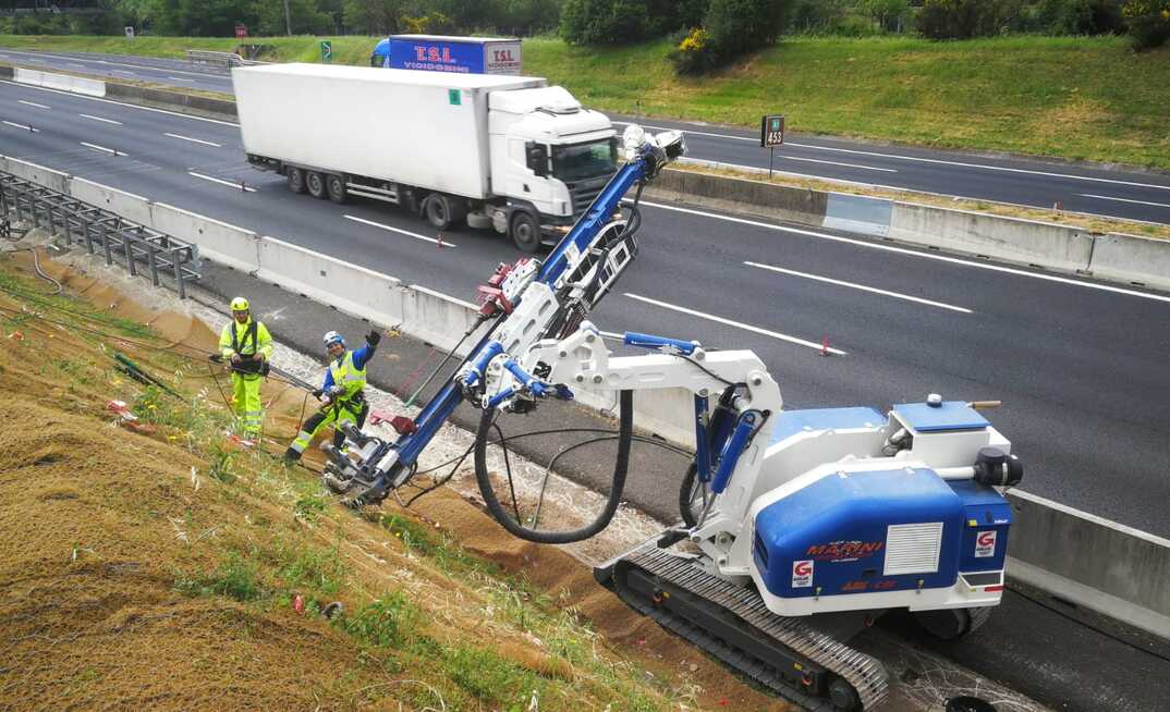 The MR-C 90 is one of Marini’s crawler-mounted drilling rigs designed for small-diameter works such as anchoring and micropiling