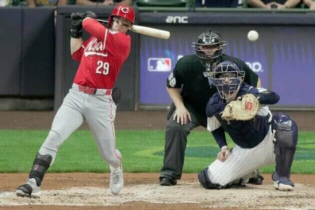 Win keeps Reds tied for last NL wild card; Brewers No. 1 overall seed