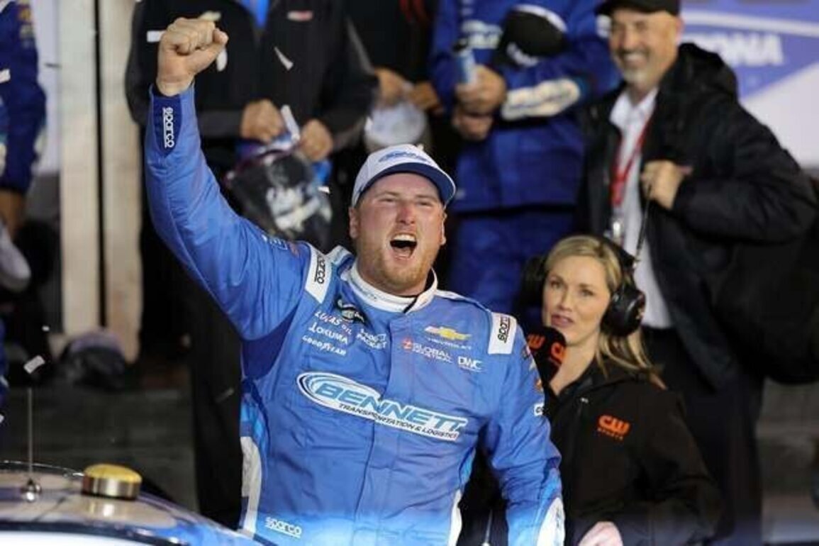 Austin Hill holds the line at Daytona in NASCAR O'Reilly Series opener