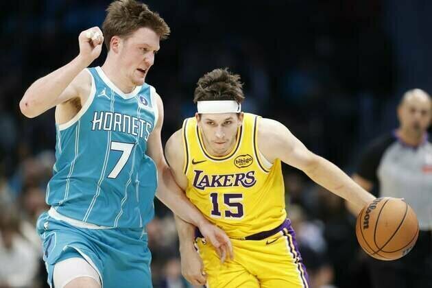 Lakers continue road success with win over Hornets