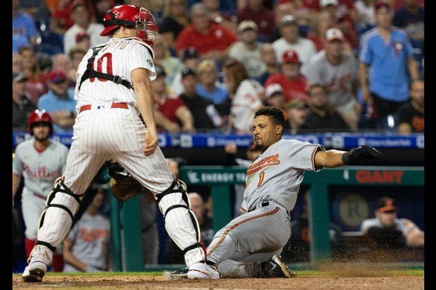 J.T. Realmuto rescues Phillies in 10th against Orioles