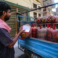 Government to strengthen LPG subsidy, distribution system through PAHAL, Aadhar authentication: Petroleum Minister