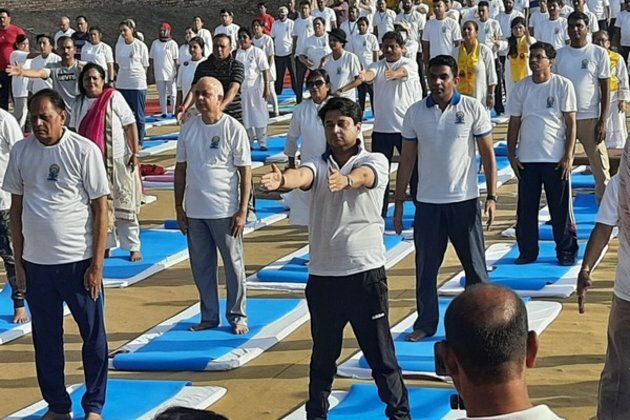 Ministry of Civil Aviation celebrates 8th International Yoga Day at Gwalior Fort