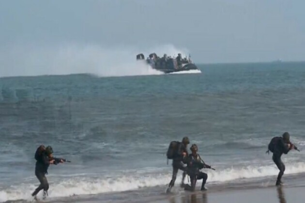 US Sailors, Marines and Indian forces train together during Exercise Tiger Triumph