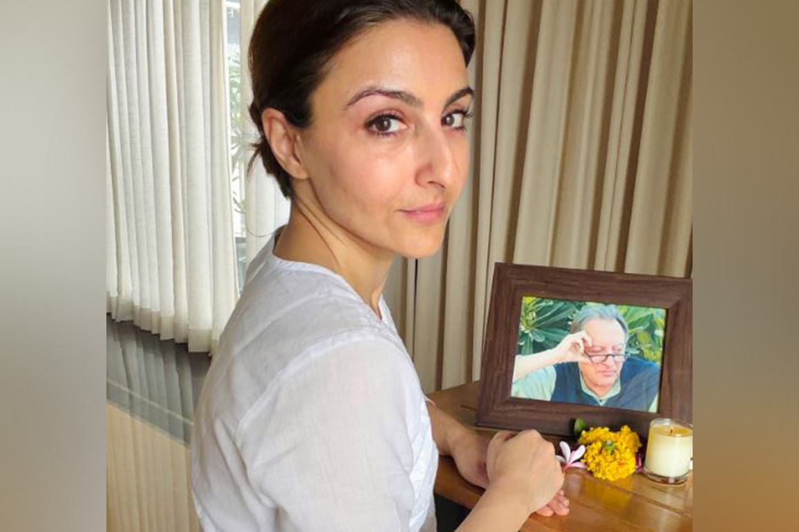 Soha, Saba pay moving tributes to their "abba" Mansoor Ali Khan Pataudi on death anniversary
