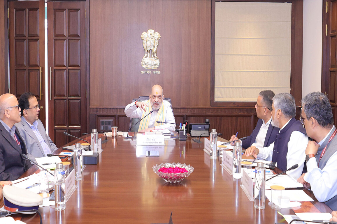 Amit Shah orders agencies to 'hunt down each and every culprit' after Delhi car blast