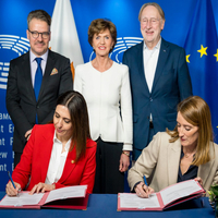EU signs ban on Russian gas into law
